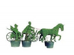 topiary-coach-with-2-horses-coachman-and-passengers7